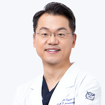 에스플란트치과병원 대표원장 백상현